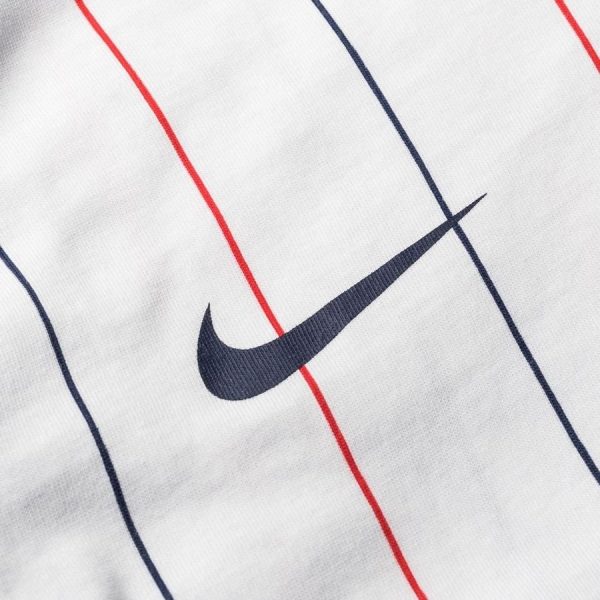 Le PSG et Nike mettent en vente une tenue rétro qui rappelle la saison 2005-2006