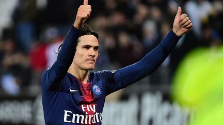 Cavani devrait jouer la saison 2019-2020 au PSG, mais sa prolongation est loin d'être sûre selon Le Parisien