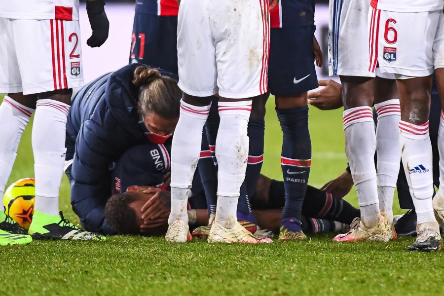 Riolo commente lamentablement la blessure de Neymar il la cherche&il est stupide !