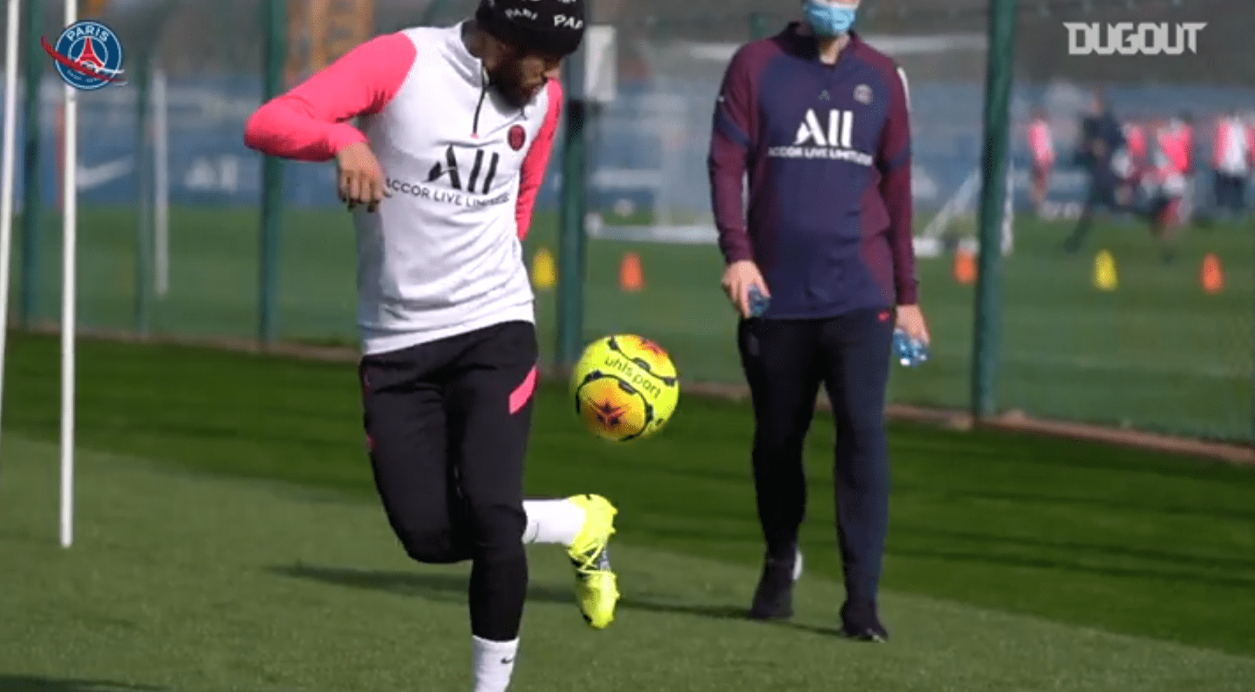 Retrouvez des extraits de la dernière séance de Neymar avec ballon et appuis