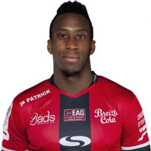 Yeni Ngbakoto attaquant EA Guingamp