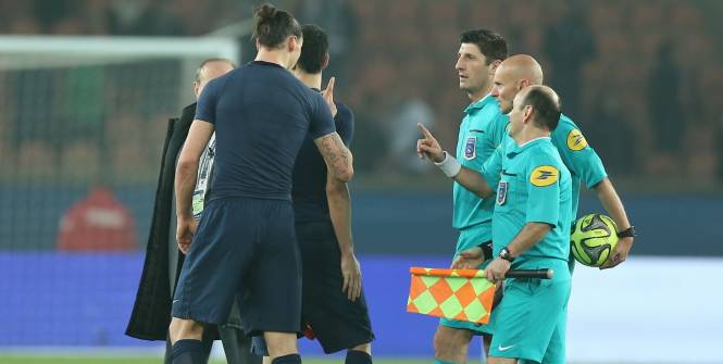 Chapron refuse de donner le ballon du triplé a zlatan