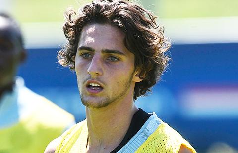 Rabiot reste calme face à son faible temps de jeu, le PSG serait ouvert à son départ  