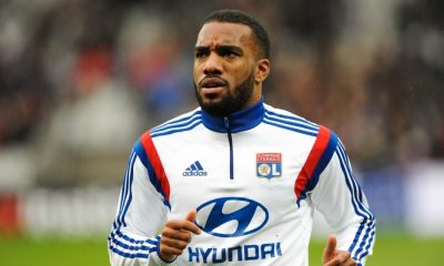 Ligue 1 - Lacazette, blessé face à Valence, vers un forfait pour PSG / OL  