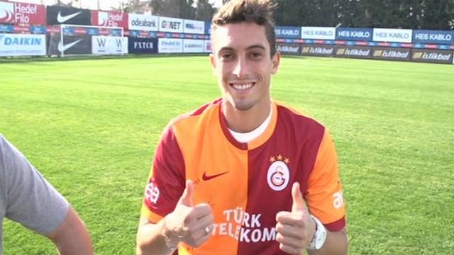 Mercato - Intérêt du PSG pour Alex Telles, selon son agent