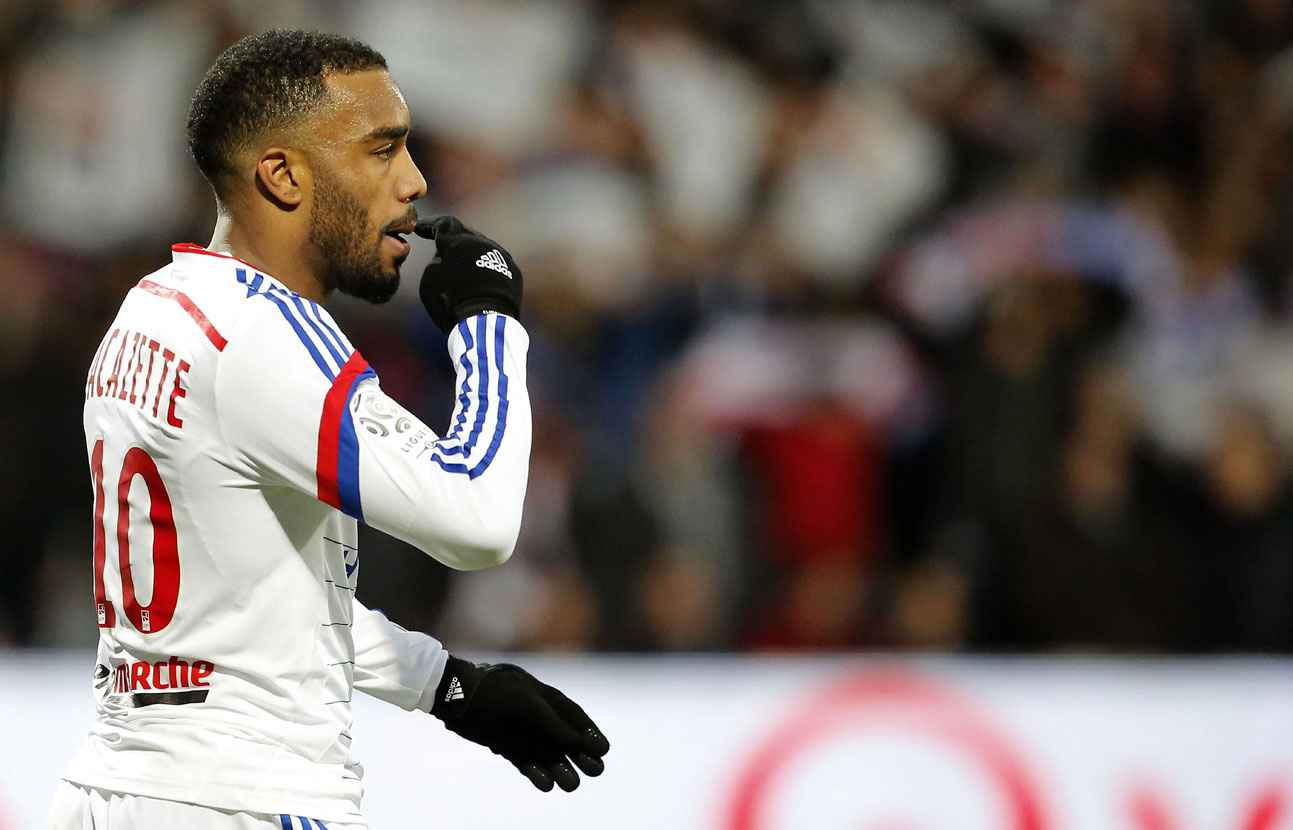 Mercato - Lacazette affirme qu'il est ouvert à un départ, même s'il ne fera pas de forcing