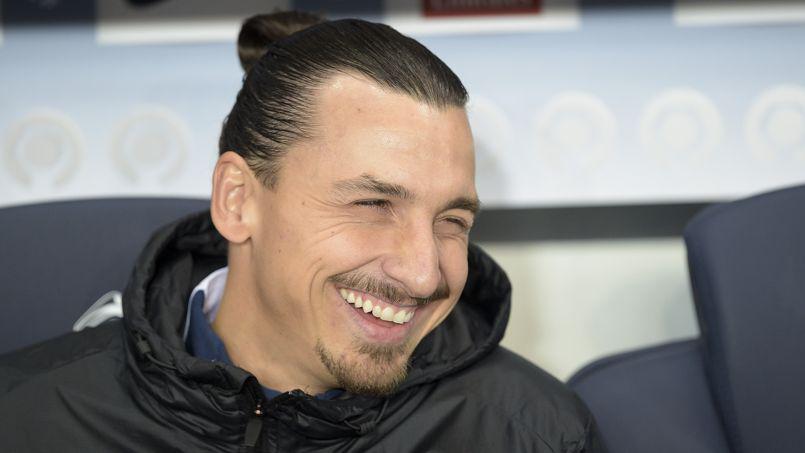 Ibrahimovic piégé par une porte quand il s'étire avant ASSE / PSG