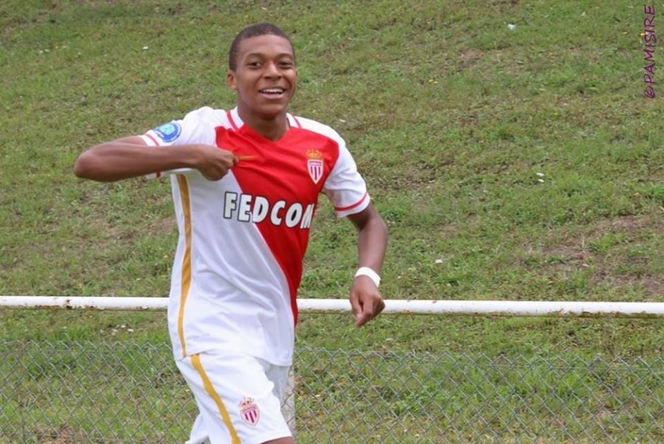 Mercato - Kylian Mbappé aurait pu signer au PSG l'an dernier, le JDD détaille le dossier