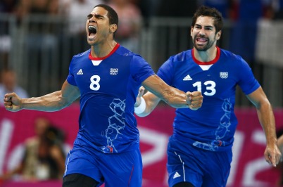 Hand- Deux handballeurs parisiens dans deux Tops