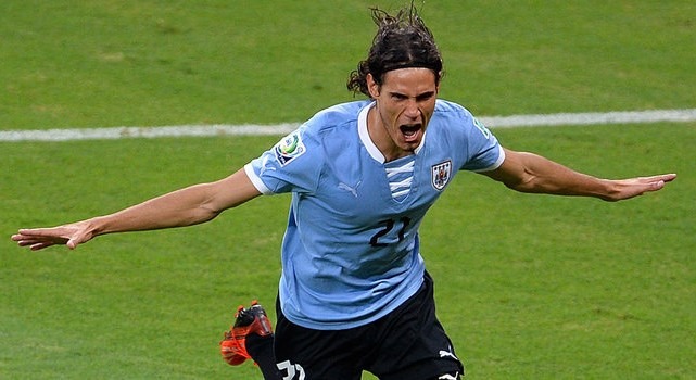 Cavani permet à l'Uruguay de s'imposer 3-1 en inscrivant un doublé