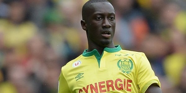 Youssouf Sabaly suivi par le sélectionneur du Sénégal  