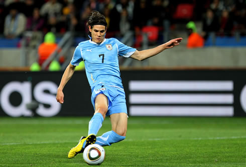 Cavani a passé les tests du dimanche et voyagera avec l'Uruguay au Chili