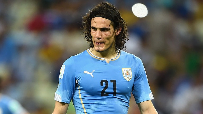 Cavani, en forme, marque un but lors de la défaite de l'Uruguay