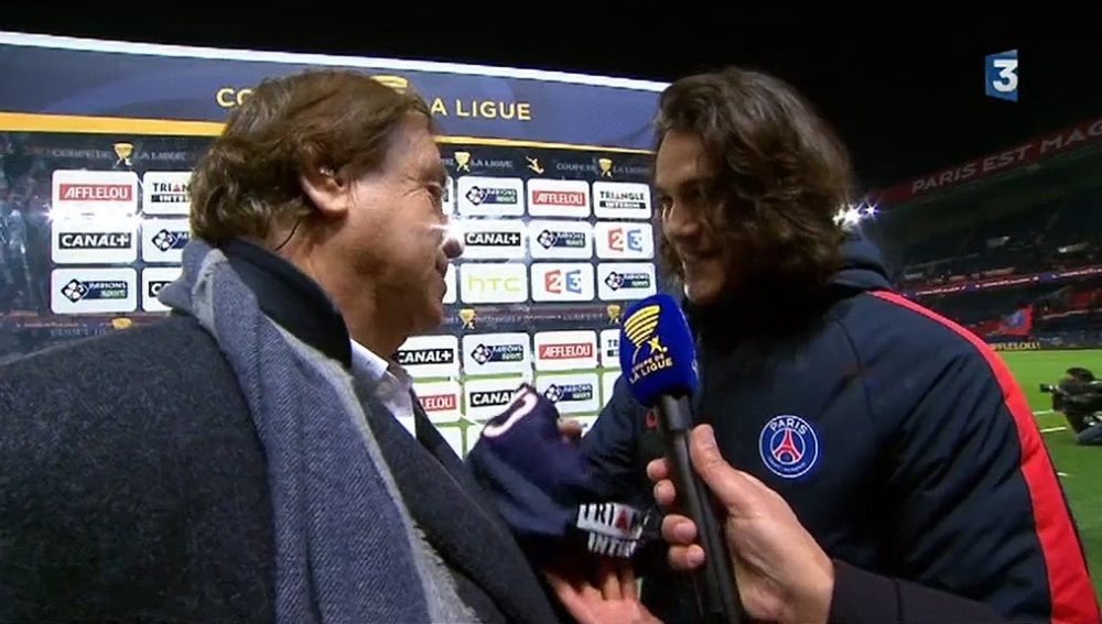 Le cadeau de Cavani a Daniel Lauclair pour son départ a la retraite