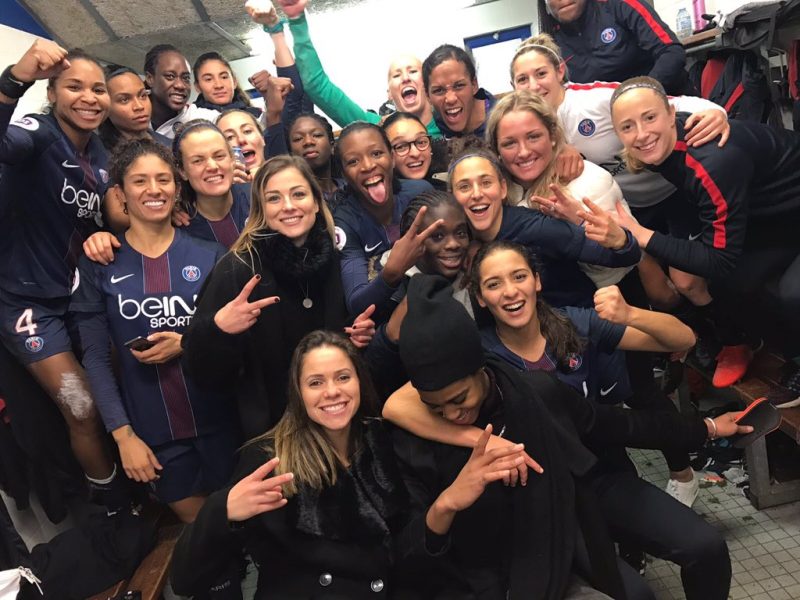 Féminines - La belle scène de joie des Parisiennes après leur victoire face à l'OL