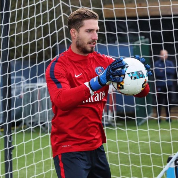 Kevin Trapp s'annonce "de retour sur le terrain"  