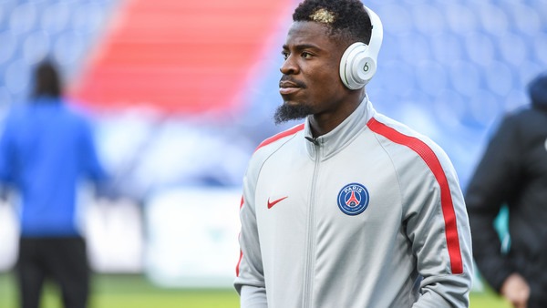 France Football Le PSG a proposé une prolongation à Aurier, qui réfléchit et est demandé