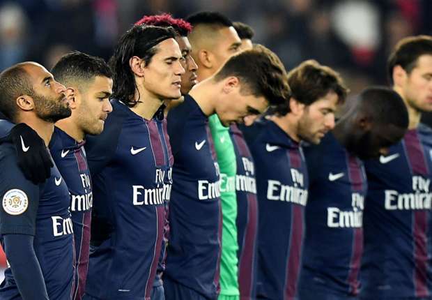 AngersPSG - Une minute de silence en hommage aux victimes de Manchester avant la finale