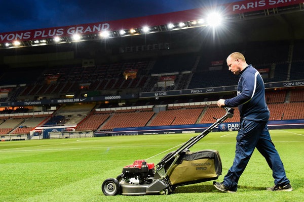 Jonathan Calderwood, ground manager du PSG, encore sacré meilleur jardinier de France