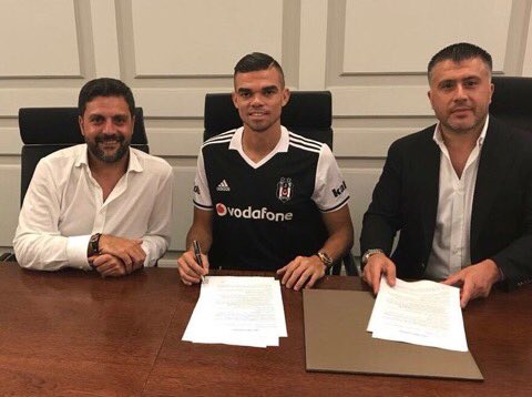 Pepe a signé au Besiktas, lui et le club turc l'ont confirmé !