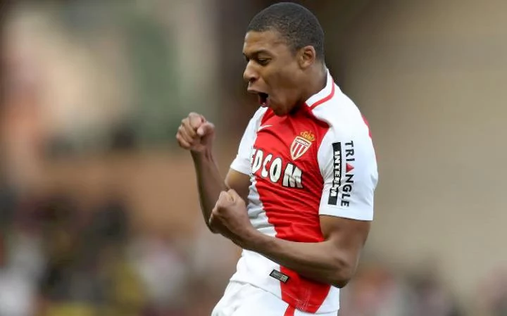 L'arrivée de Mbappé au PSG serait officialisée après France/Pays-Bas sur demande de Deschamps