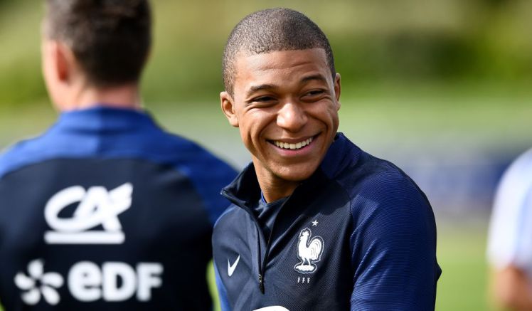 Louis Saha Mbappé A cet âge, je ne pense pas que Thierry Henry était à ce niveau