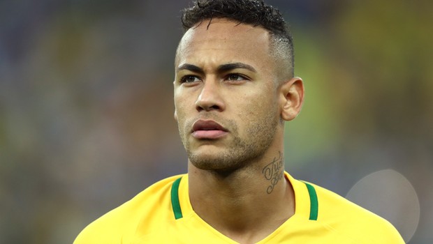 Neymar confie avoir vu des étoiles pendant le match contre la Bolivie