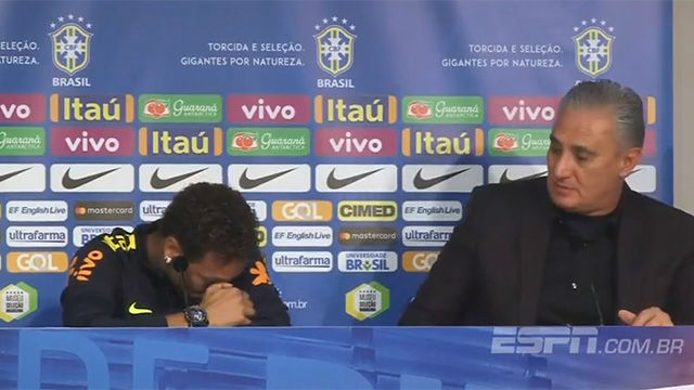 Tite défend Neymar en conférence presse, l'attaquant s'en va avec les larmes aux yeux