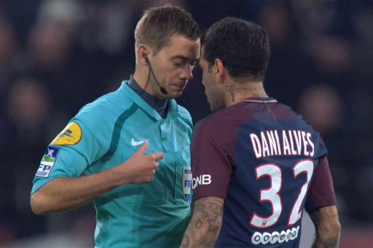 Dani Alves Depuis quand ne pas être d’accord équivaut à manquer de respect