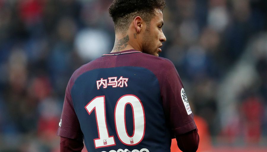 La FIFA n'enquête plus sur le litige entre Neymar et le Barça pour une prime, mais le litige continue