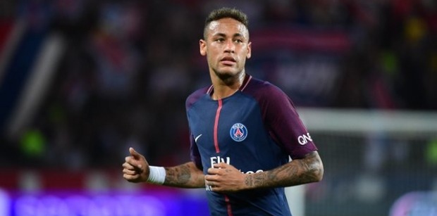 Neymar opéré ce weekend, accompagné par Maxwell et de retour dans environ 2 mois, indique RMC