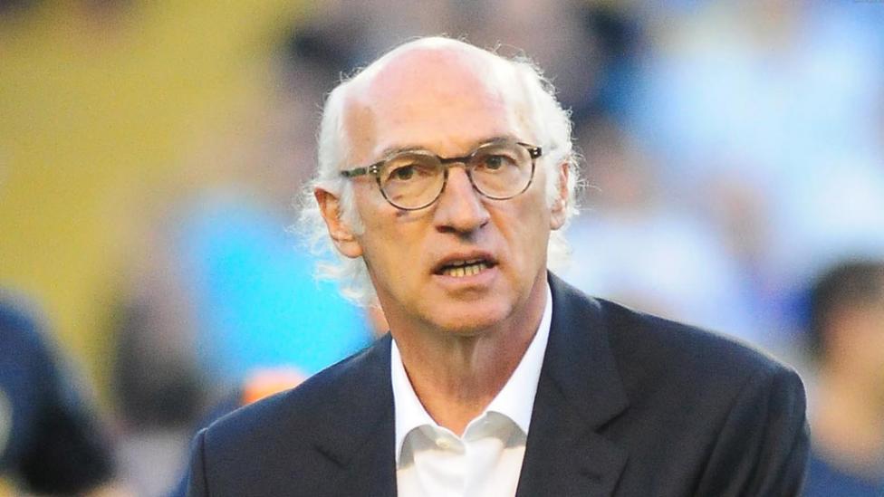 Carlos Bianchi Ici, en France, je ne comprends plus rien...Il ne manque rien au PSG