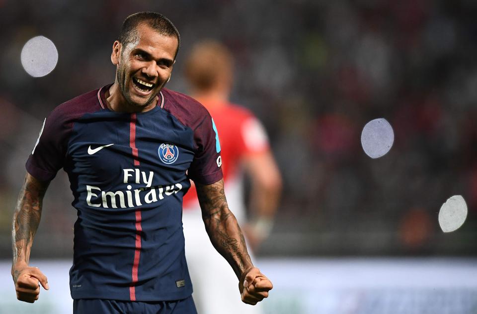 Dani Alves est désormais le joueur le plus titré de l'histoire du football