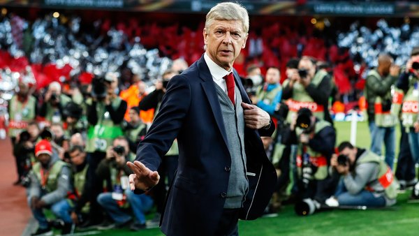 Wenger j'ai décidé de prendre un peu de recul pendant quatre ou cinq semaines avant de prendre une décision