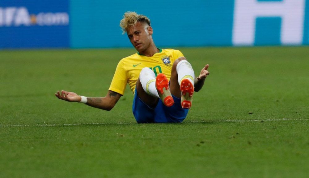 Neymar faute subie