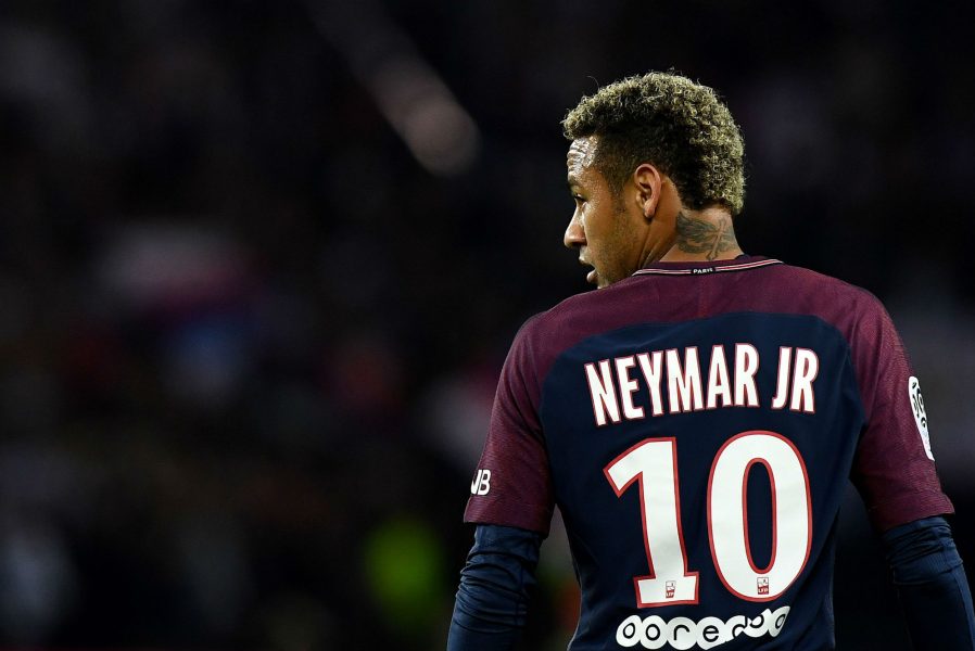 Selon AS, pour Neymar, "Rester un an de plus n'est pas la fin du monde si au bout il y a le Real Madrid"