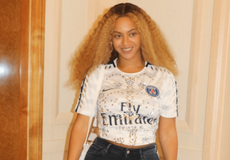 Beyoncé s'affiche avec une tenue aux couleurs du PSG