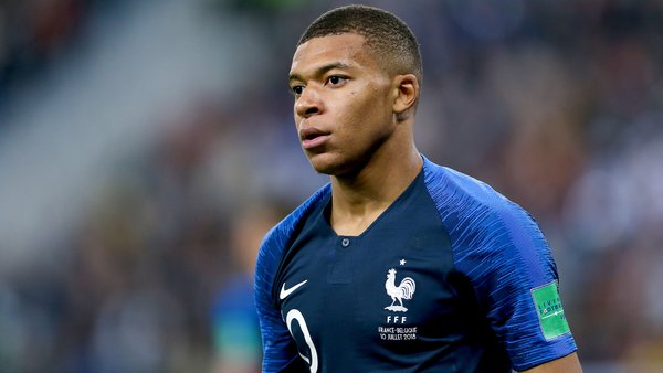 Kylian Mbappé Il ne faut pas s'arrêter là...J'ai toute une histoire à écrire. Mon avenir Je reste au PSG