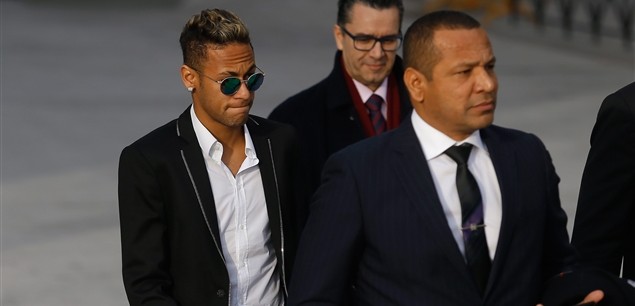 Neymar Sr Neymar est déjà à Paris. Le fait qu’il voulait partir n’est pas sorti de notre bouche