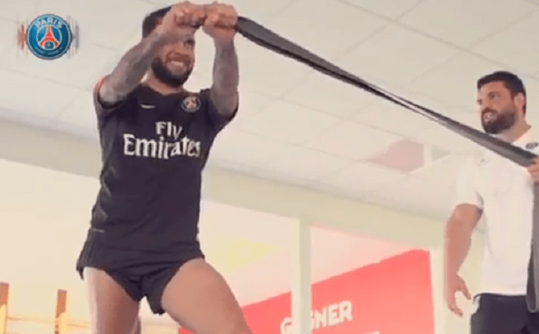 Dani Alves a commencé sa rééducation, mais il est encore loin du terrain