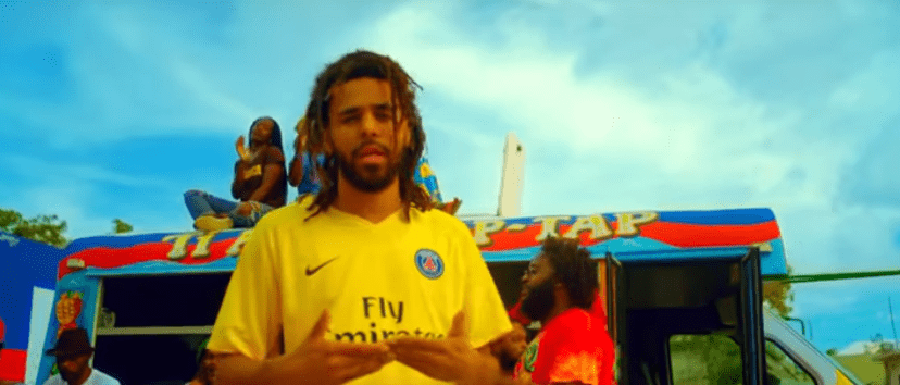 Le rappeur J. Cole porte un maillot du PSG dans son nouveau clip