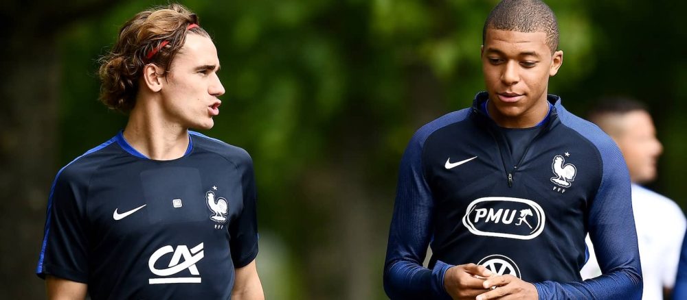 L'Equipe évoque la course pour le Ballon d'Or entre Mbappé, Varane et Griezmann et indique qu'il faut mélanger les 3