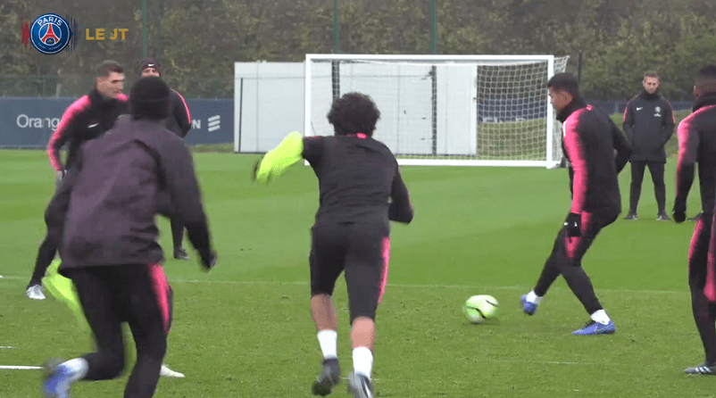 Les images du PSG ce jeudi : entraînement, les vainqueurs du jour et l'épaule de Mbappé