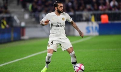 Dani Alves répond aux critiques envoyées à Neymar et revient sur une altercation avec Cavani