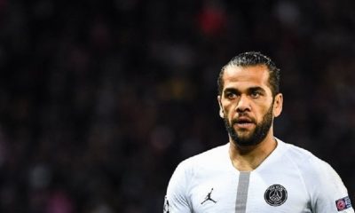 Dani Alves se moque de l'annonce des médias de sa prolongation de contrat au PSG