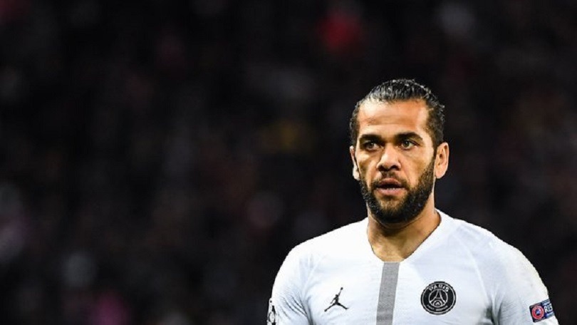 Dani Alves se moque de l'annonce des médias de sa prolongation de contrat au PSG