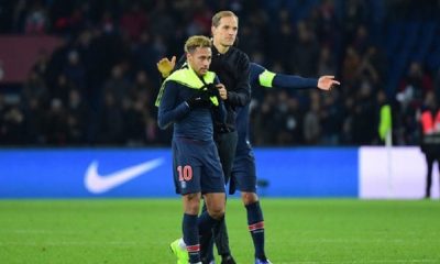 Neymar a consolé les joueurs du PSG et Tuchel après la défaite contre Manchester United, raconte RMC Sport