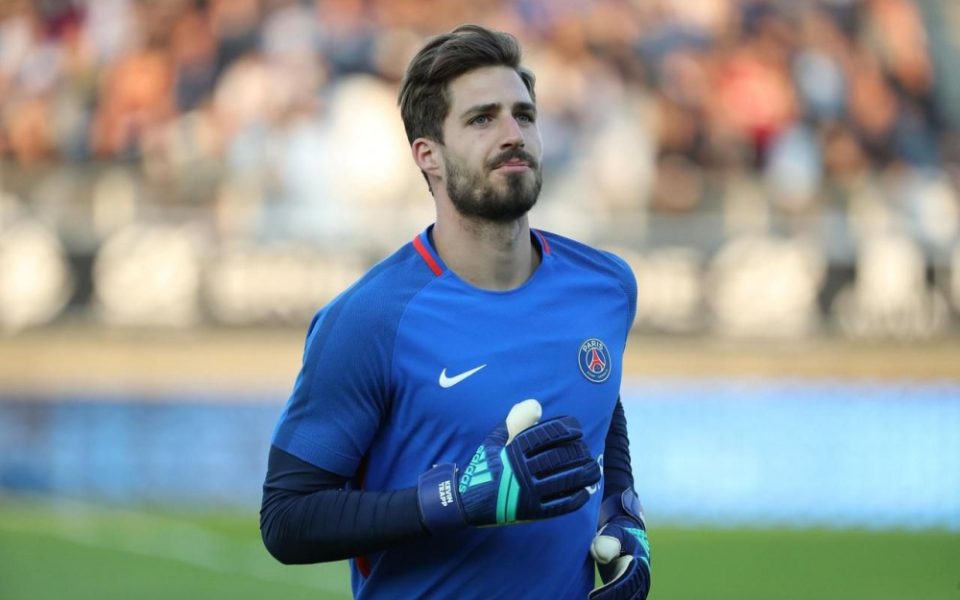 Mercato - Kevin Trapp pourrait avoir un avenir au PSG, le club lui demande de patienter... RMC fait le point