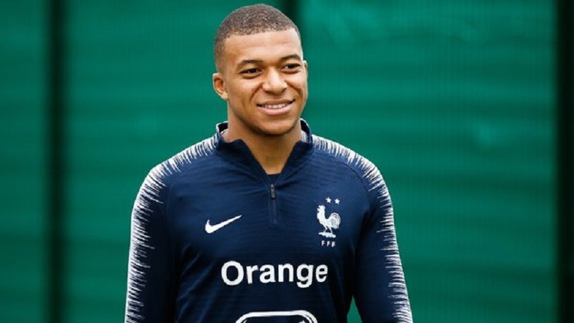 AndorreFrance - L'équipe des Bleus selon la presse Mbappé annoncé dans le couloir gauche