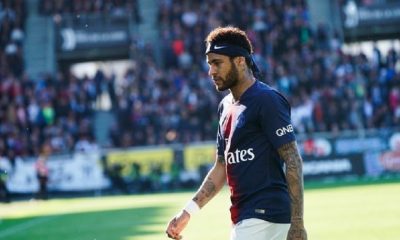 Dani Alves Neymar Surmonter ce type de situation n'est pas facile...Nous devons vivre en paix